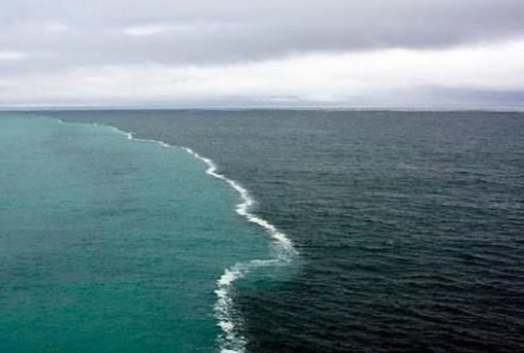 यहाँ मिलकर भी नहीं मिल पता महासागरों का पानी! Two sea meet but stay separated