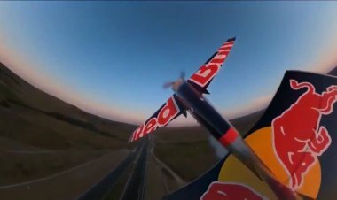 आसमान के बजाय सुंरगों के भीतर उड़ा प्लेन | Red bull stunt plane breaking all records