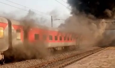 Train Fire News update: MPमें Train हादसाI Morena में Jammu tawi Durg Expressके 4 डिब्बोंमें लगी आग