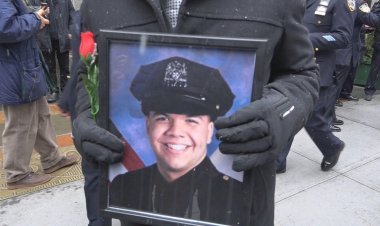 एक पुलिसकर्मी की ऐसी विदाई आपने कभी नहीं देखी होगी, न्यूयॉर्क से आई भावुक तस्वीरें