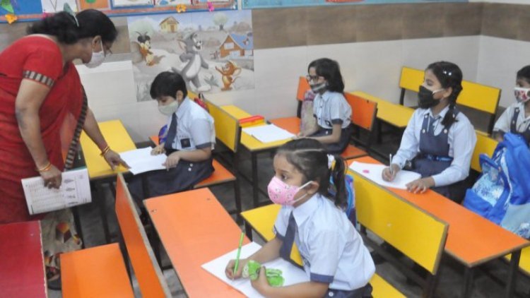 अभी ऑनलाइन शिक्षा ही रहेगी जारी, गुजरात सरकार ने कक्षा 1 से 9 के स्कूलों को लेकर क्या लिया निर्णय जानिए