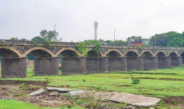 Big Dwarka News:खंभालिया में खतरनाक बन चुके कैनेडी ब्रिज पर भारी वाहनों की आवाजाही पर रोक...