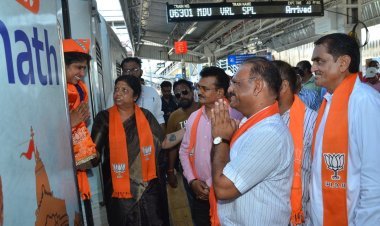 सौराष्ट्र तमिल संगम के तहत बड़ौदा रेलवे स्टेशन पहुंचे 300 सौराष्ट्री तमिलों का भाजपा की ओर से स्वागत