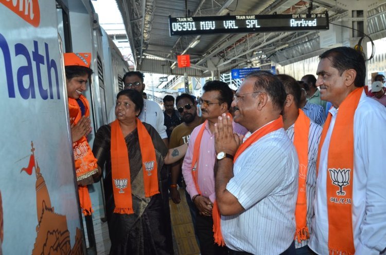सौराष्ट्र तमिल संगम के तहत बड़ौदा रेलवे स्टेशन पहुंचे 300 सौराष्ट्री तमिलों का भाजपा की ओर से स्वागत